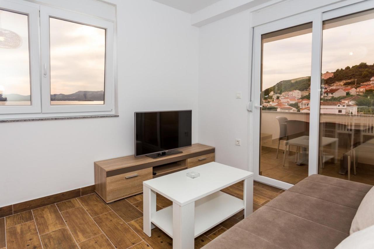 Butique Maris Daire Komarna Dış mekan fotoğraf